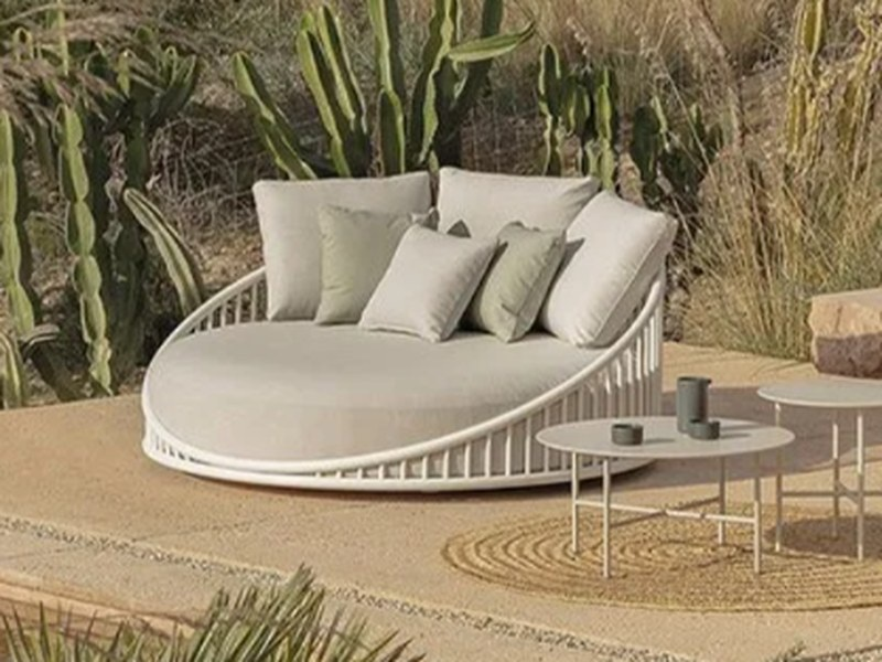 Chaise Cask Daybed